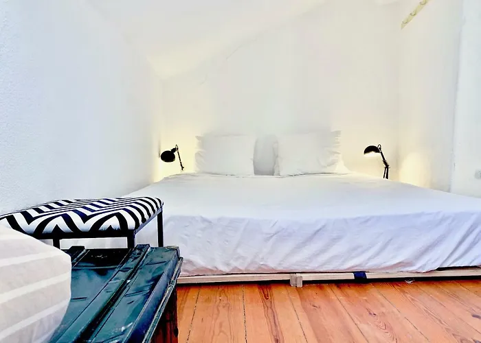 Typical River View Cosy And شقة